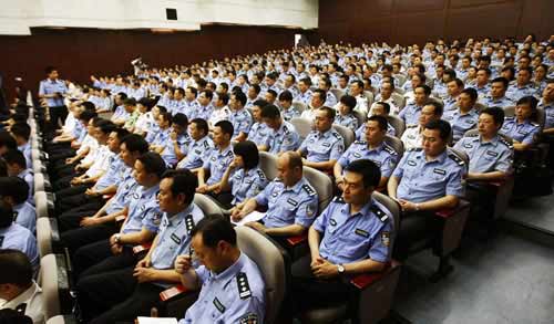 600余人出席警示會(huì)。圖片來(lái)源：重慶晚報(bào)