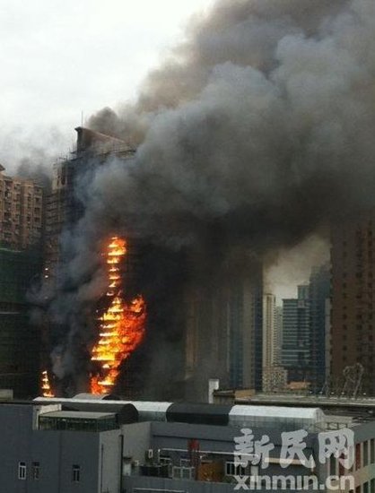著火的房子。來源：微博