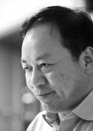 王克勤 中國(guó)經(jīng)濟(jì)時(shí)報(bào)高級(jí)記者，2002年度中國(guó)傳媒杰出人物，2003年中國(guó)十大維權(quán)人物，代表作《山西疫苗亂象調(diào)查》）