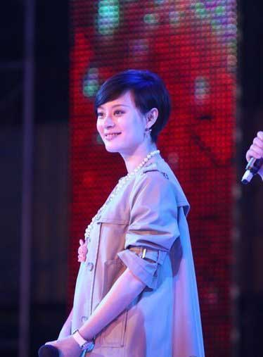 孫儷產(chǎn)子，產(chǎn)下一名健康男嬰。消息已經(jīng)被其母親在微博上證實(shí)。