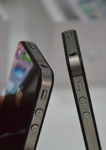 iphone4s開售，青島iphone4s真機實拍，銷售員介紹iphone4s套餐及辦理方法