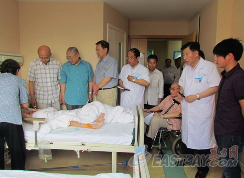 7歲童在母親遭人毆打時(shí)挺身相救成植物人