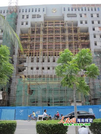 三亞中院花4000萬(wàn)將辦公樓修成危房