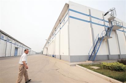 記者揭秘萊西儲(chǔ)備糧庫：火車直接駛?cè)? hspace=