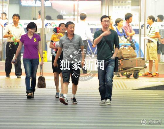 　陸川夜會(huì)秦嵐婦唱夫隨顯恩愛 捧場蘇醒酒吧