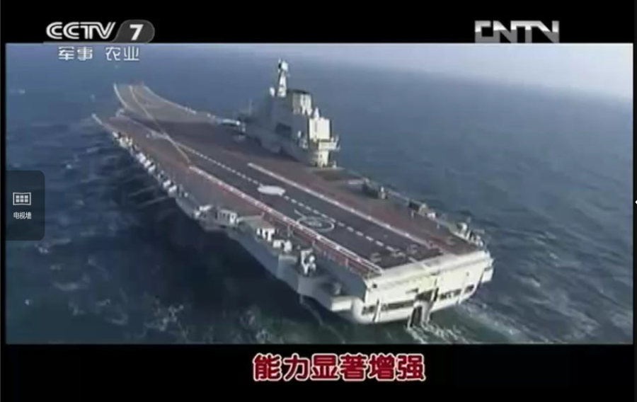 從空中航拍了航母大回旋試驗(yàn)的過(guò)程，氣勢(shì)壯觀。 