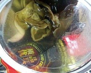 沃爾瑪一級(jí)黑木耳一泡變白 樂(lè)天馬特價(jià)格欺詐