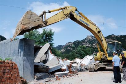 嶗山一業(yè)主抗強(qiáng)拆 唆使80歲父母點煤氣罐自殺