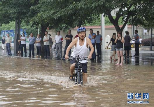 31年來最大長(zhǎng)江洪峰過重慶