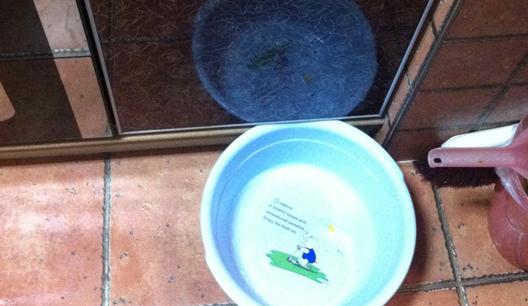 青島業(yè)主霸占樓頂逃生道上鎖 魯商藍(lán)岸國(guó)際變水簾洞