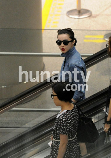 范冰冰“工裝”離京不見(jiàn)新男友