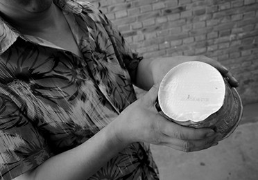 統(tǒng)一面桶底部現(xiàn)2條活蟲(chóng) 稱(chēng)是倉(cāng)儲(chǔ)過(guò)程存問(wèn)題