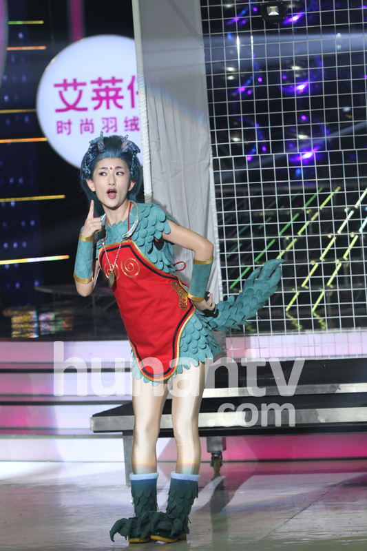 謝娜逆生長(zhǎng)扮小龍人狂賣萌 遭眾評(píng)委蔡明吐槽