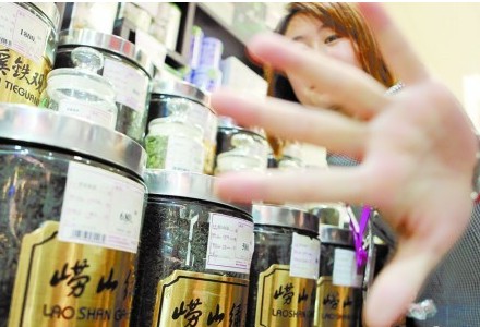 青島佳世客售千元冒牌嶗山茶 實(shí)為南方劣質(zhì)茶