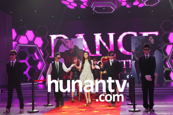 范冰冰駕到大本營(yíng)曝私密照 與謝娜PK閨房布置