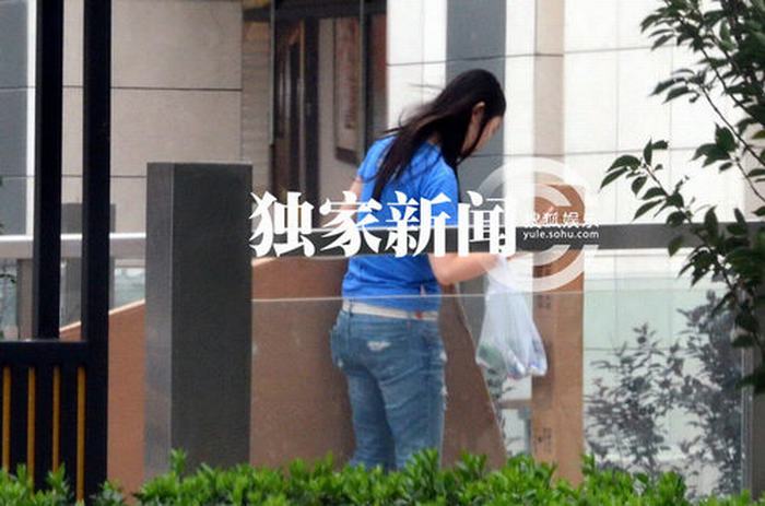 王寶強(qiáng)?；ㄆ拮由聿谋┓?