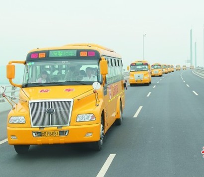 不避讓校車一次記6分 校車?？宽毻＼嚨却坏贸? align=