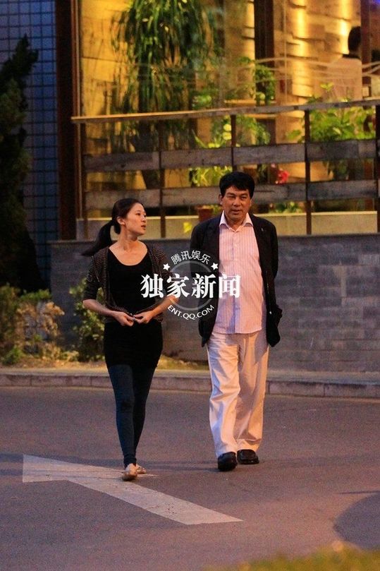 朱時(shí)茂夜會(huì)80后女子 兩人就餐后打包剩菜返家