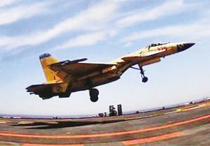 殲-15艦載戰(zhàn)斗機(jī)已在“遼寧艦”上實(shí)現(xiàn)觸艦復(fù)飛。