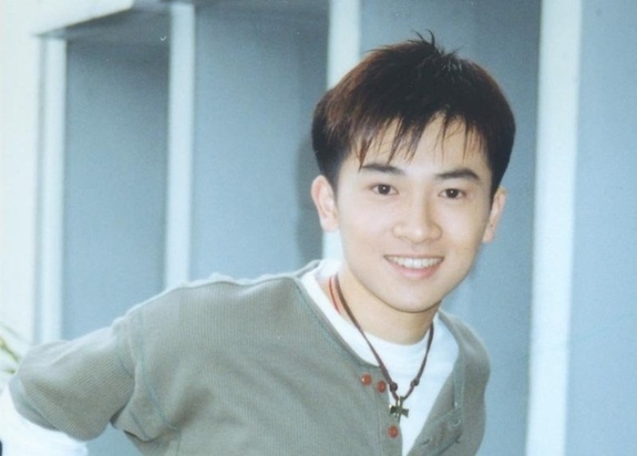 娛樂(lè)圈紅星出道照盤(pán)點(diǎn):范冰冰清純遠(yuǎn)勝劉亦菲