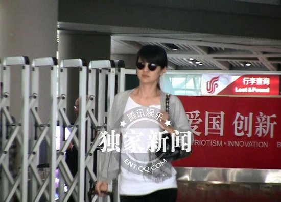 　隨著章子怡與撒貝寧戀情的曝光，小撒搭上了國際巨星，經(jīng)緯則也找到了自己的真愛。