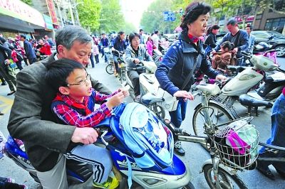 中國(guó)式接孩子