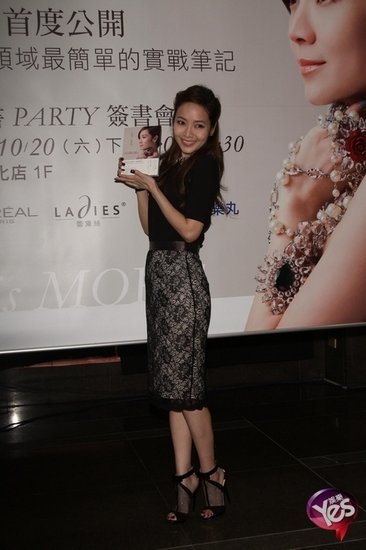 侯佩岑穿平價(jià)衣打親民牌