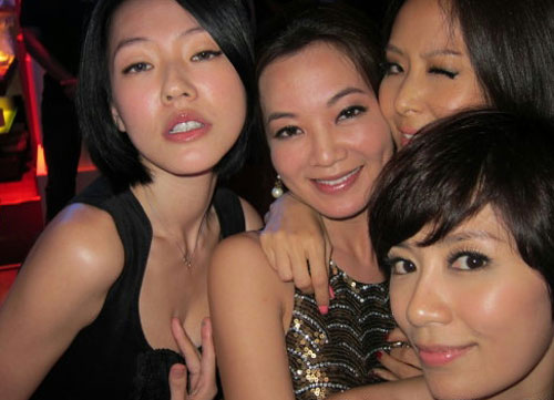 港臺豪門名媛真實生活 個個奔放