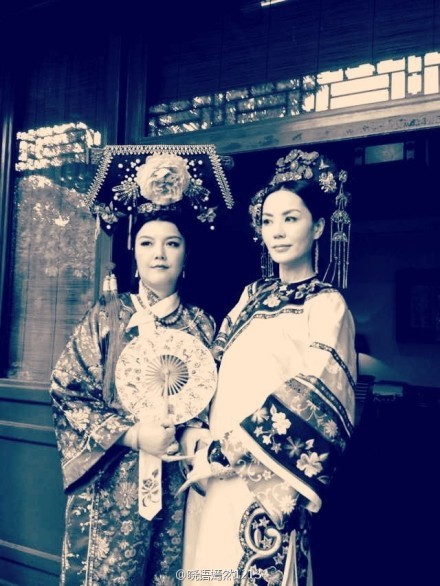 王菲開(kāi)清宮穿越派對(duì) 舉手投足貴妃范兒十足