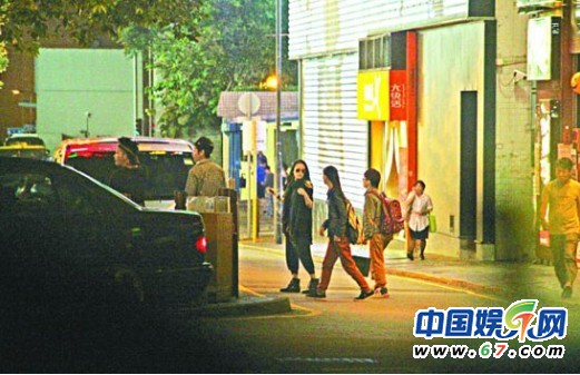 章子怡赴港豪擲50萬(wàn)買名表