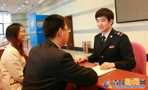 即墨國(guó)稅局年輕干部爆紅 青島最帥公務(wù)員