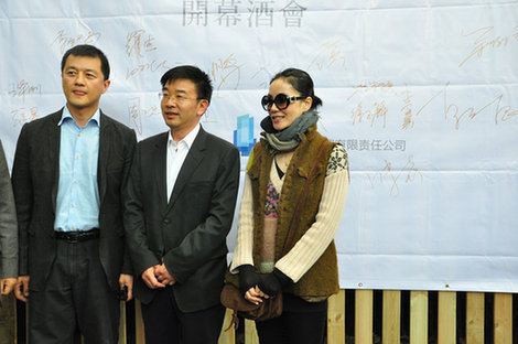 王菲李亞鵬高調(diào)亮相秀恩愛(ài) 個(gè)性天后變小女人