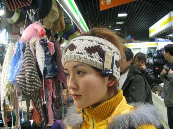 謝娜首次登臺照曝光 嬰兒肥如小胖妞眉清目秀