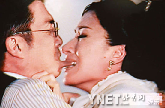 盤點(diǎn)2012熒幕之吻 穎兒全裸了