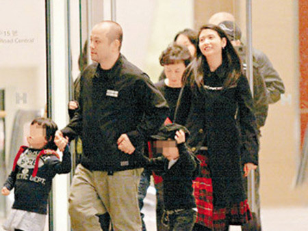 44歲邱淑貞懷男胎旺夫 身價(jià)25億成最有錢(qián)人妻