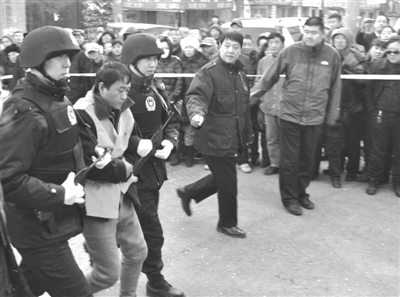 震驚哈爾濱市的兩起樓道殺害女性案犯罪嫌疑人楊炳彥落網(wǎng)了。