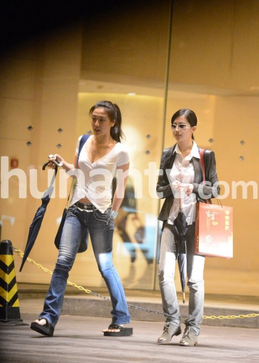 女星被美艷閨蜜搶鏡 真悲催！