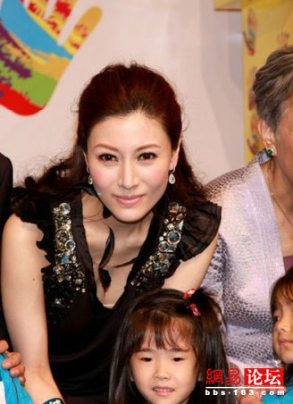 女星胸光側(cè)漏 看誰(shuí)漏得恰到好處