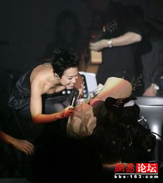 女星胸光側(cè)漏 看誰(shuí)漏得恰到好處