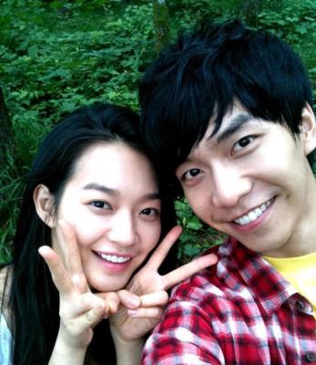 李勝基和申敏兒兩人主演的電視劇《我的女友是九尾狐》也受到了觀眾的好評(píng)，兩人在劇中很般配。