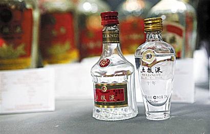 五糧液洋河爭(zhēng)躲塑化劑 股民用錢投票酒業(yè)需整頓