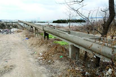 挖掘機(jī)開近引發(fā)眾人關(guān)注 當(dāng)?shù)卣畬⒀?qǐng)文物、規(guī)劃、城建等部門專家進(jìn)行論證