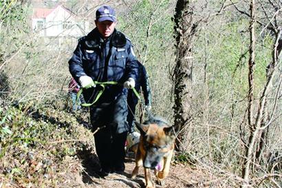 老高已經(jīng)失蹤79小時 救援人員昨進行了拉網(wǎng)式、地毯式搜救 但仍沒有他的下落