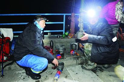 老高已經(jīng)失蹤79小時 救援人員昨進行了拉網(wǎng)式、地毯式搜救 但仍沒有他的下落