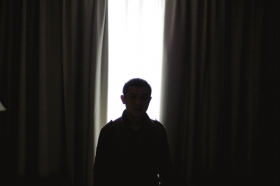 12月11日，耒陽市，谷小春（化名）曾經(jīng)是“周氏家族”的手下，因為與之決裂，他失去了一只手。圖/記者華劍