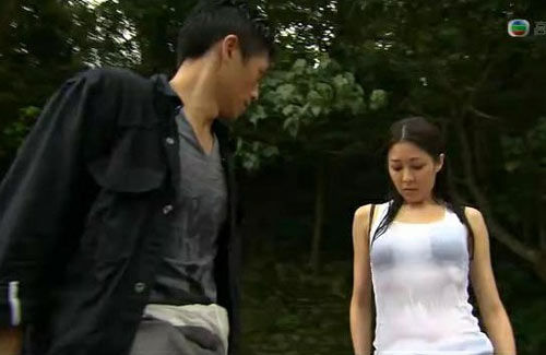 陳敏之濕身露內(nèi)衣顯尷尬。