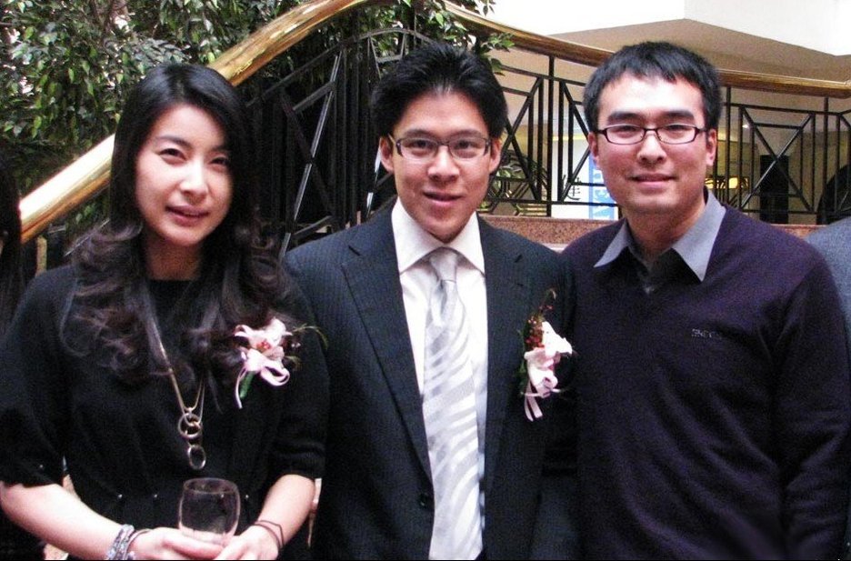 郭晶晶身材發(fā)福孕味十足 揭霍家3代豪門愛(ài)情