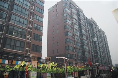 蘭亭公司開發(fā)的蘭亭名苑的17、18號樓，“房妹”的部分房產(chǎn)就在這兩棟樓。