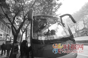 市民可以在乘車前做好少喝水、先上廁所的準備，避免出現(xiàn)類似的尷尬局面