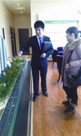 樓市刮暖風(fēng)吹來(lái)大紅包 售樓員都說(shuō)不差錢